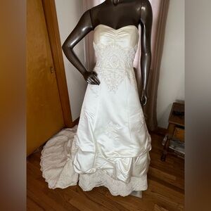 Ivory Oleg Cassin style CE239 satin corset lace up back wedding gown.